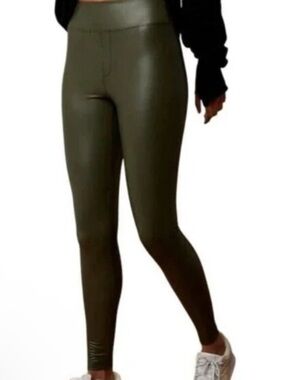 Offline by Aerie Real Luxe Faux Leather Leggings size Medium NWOT